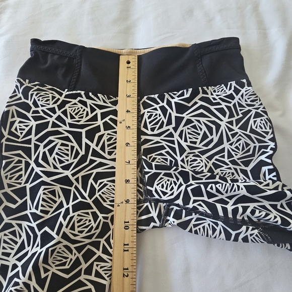 Lululemon Real Quick Crop Leggings – Size 6 – Posey Black/White - Picture 5 of 13